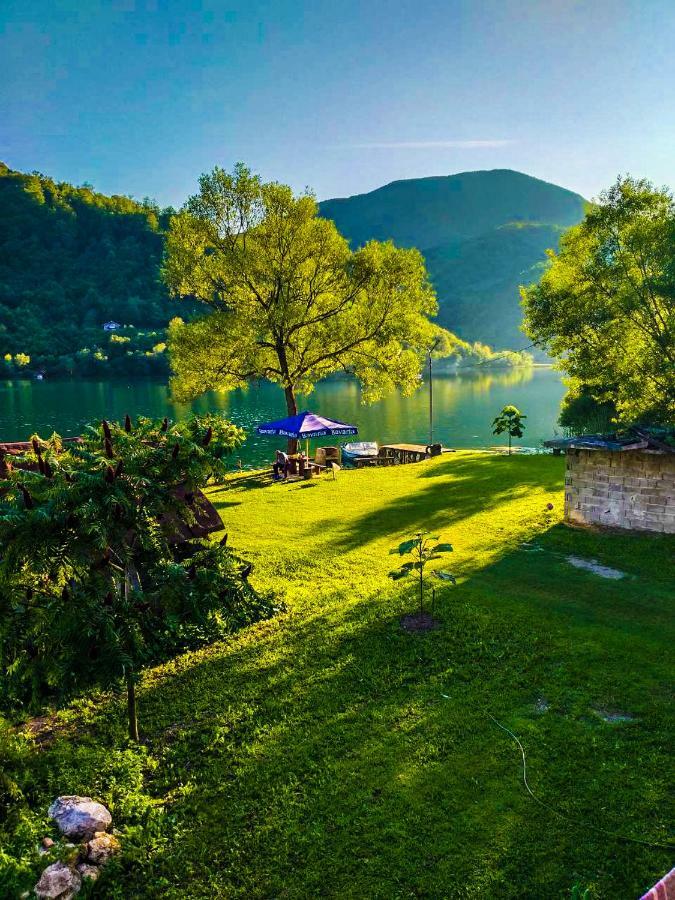 Готель Lake House Krndija Яйце Екстер'єр фото